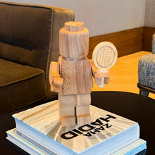 Cargar imagen en el visor de la galería, Figura de Madera
