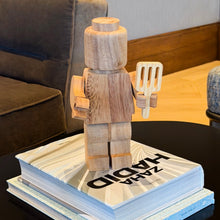 Cargar imagen en el visor de la galería, Figura de Madera
