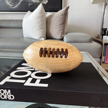 Cargar imagen en el visor de la galería, Balón de Madera
