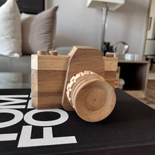 Cargar imagen en el visor de la galería, Cámara de Madera
